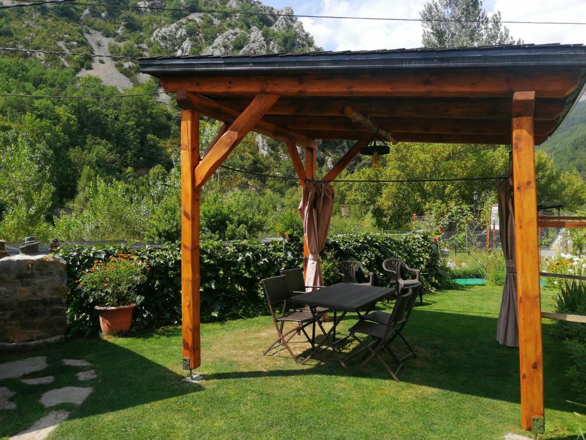 Apartamentos Mobison Salinas de Bielsa Kültér fotó